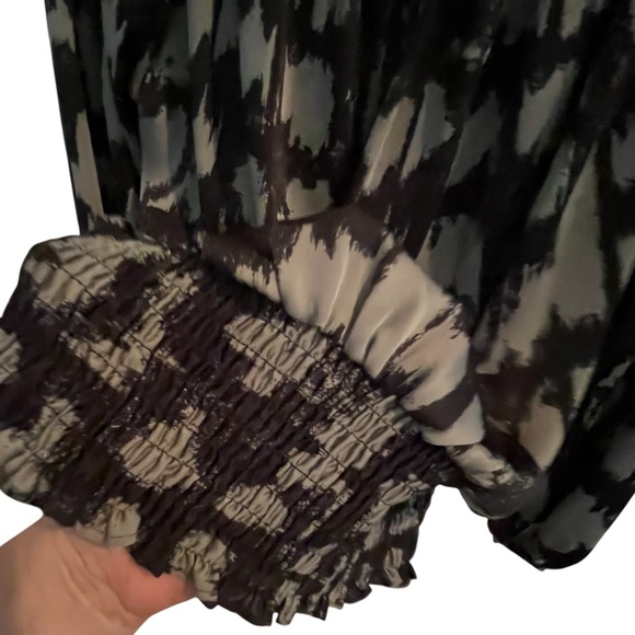 Micheal Kors size large black & silver silky off shoulder top long sleeve NWOT - Picture 9 of 9